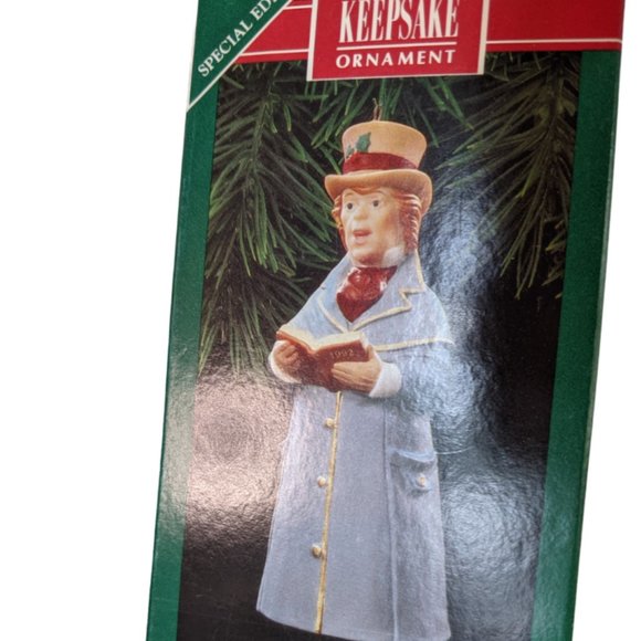 Vintage Hallmark Keepsake 1992 Dickens Caroler Bell - 3rd Lord Chadwick - Picture 3 of 4